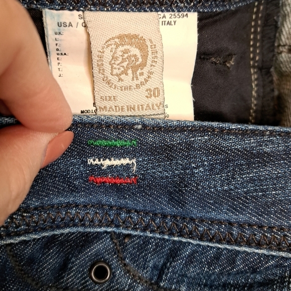 DIESEL - Lowky Jeans - Distressed - Made in Italy - Size W30 x L32 - EUC - Picture 9 of 11
